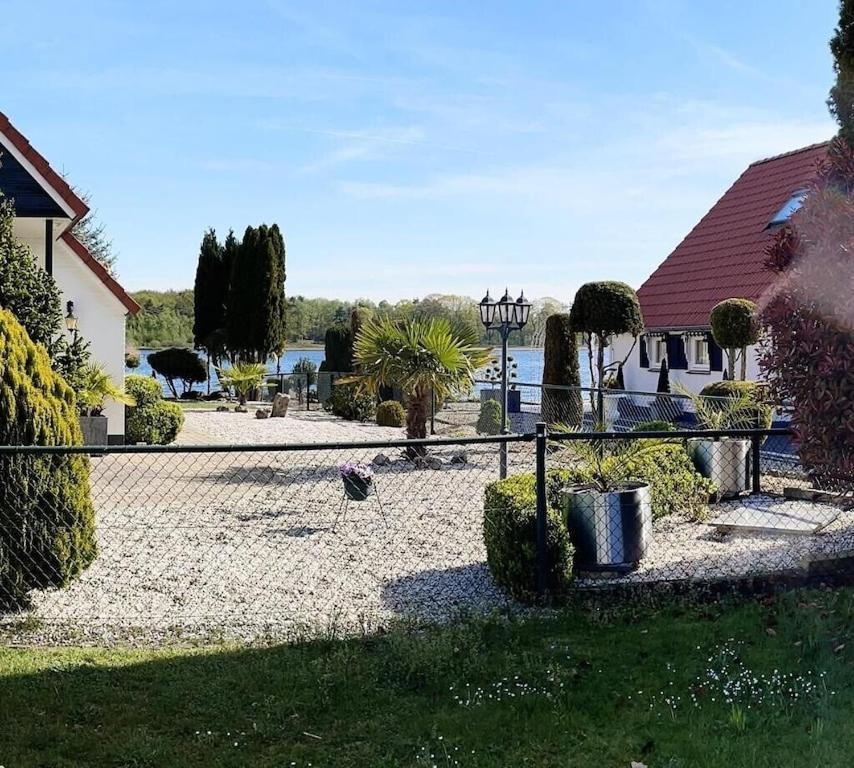 Freistehendes Ferienhaus Am See Naehe Roermond Heel エクステリア 写真