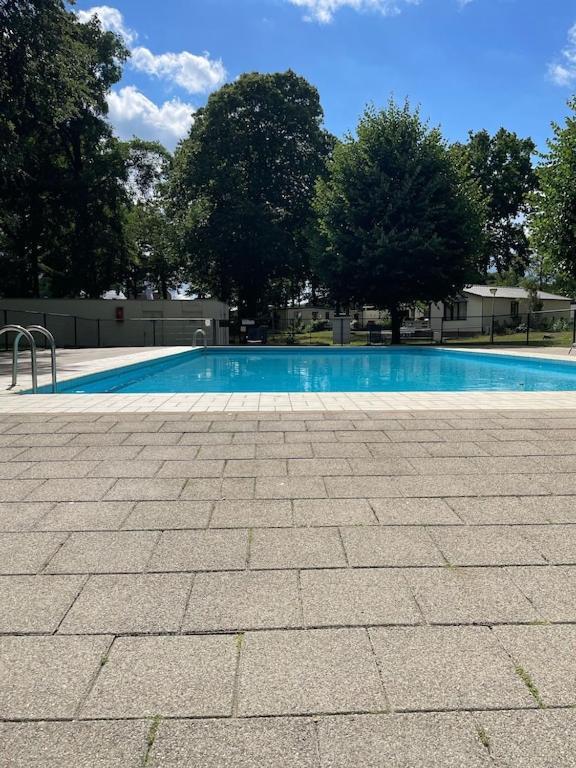 Freistehendes Ferienhaus Am See Naehe Roermond Heel エクステリア 写真