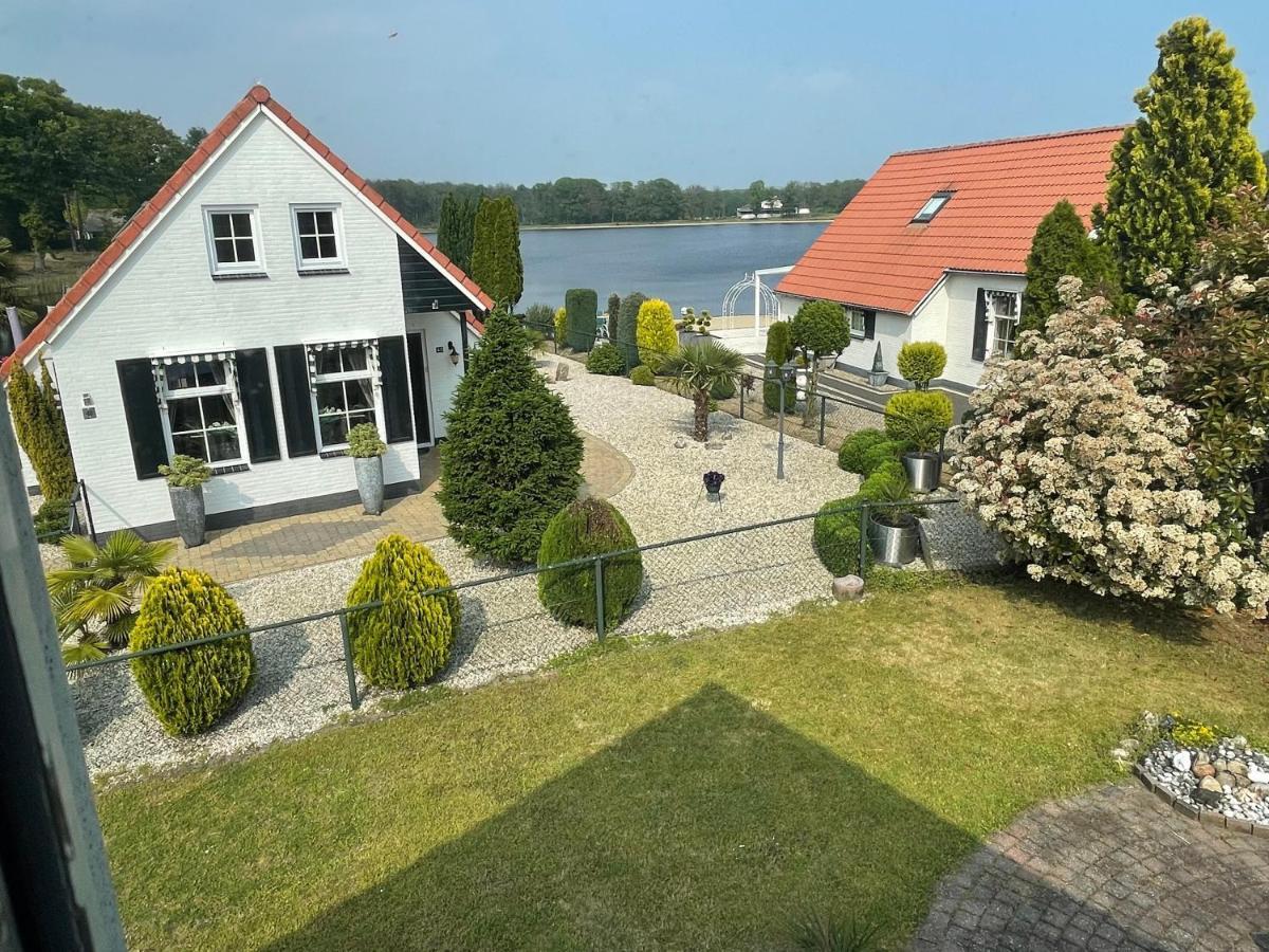 Freistehendes Ferienhaus Am See Naehe Roermond Heel エクステリア 写真
