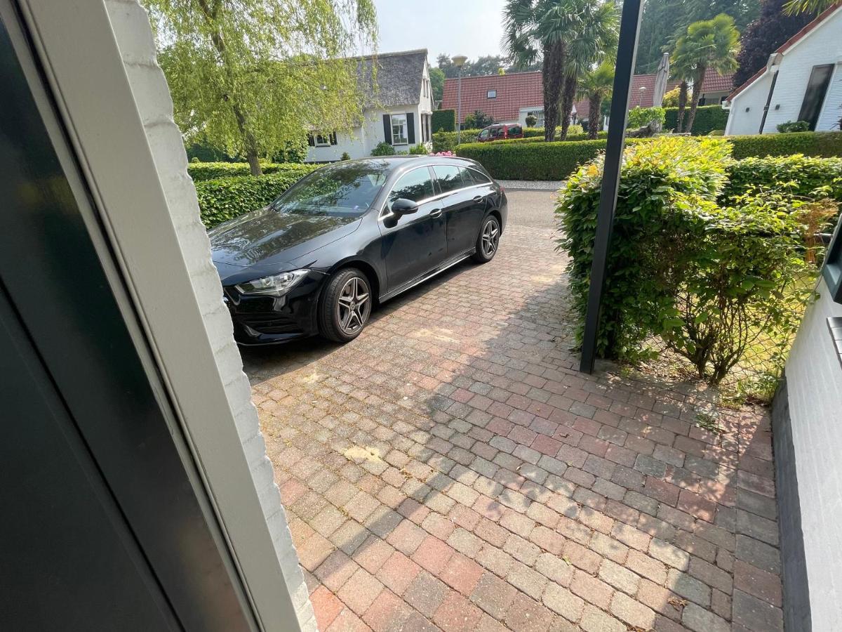 Freistehendes Ferienhaus Am See Naehe Roermond Heel エクステリア 写真