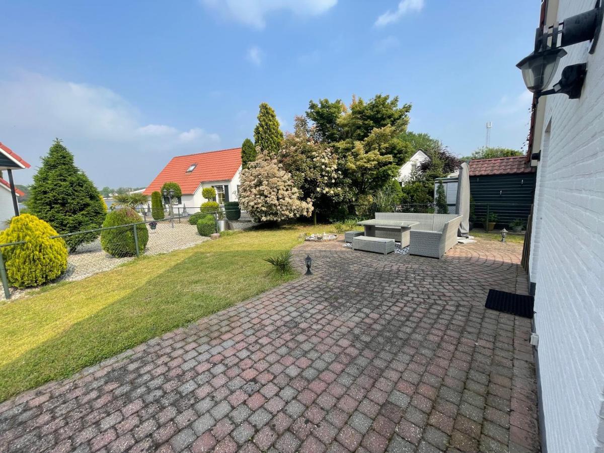 Freistehendes Ferienhaus Am See Naehe Roermond Heel エクステリア 写真