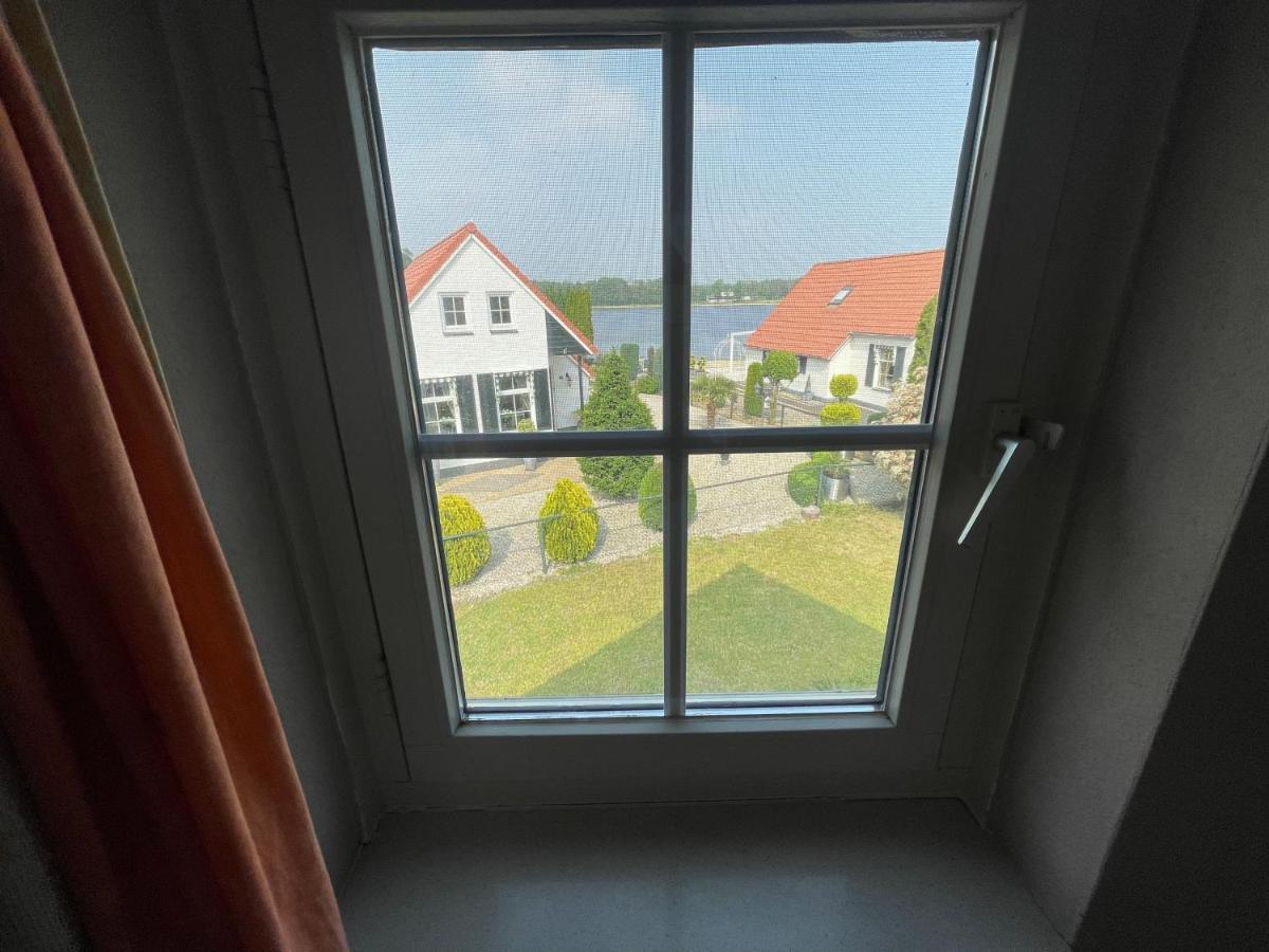 Freistehendes Ferienhaus Am See Naehe Roermond Heel エクステリア 写真