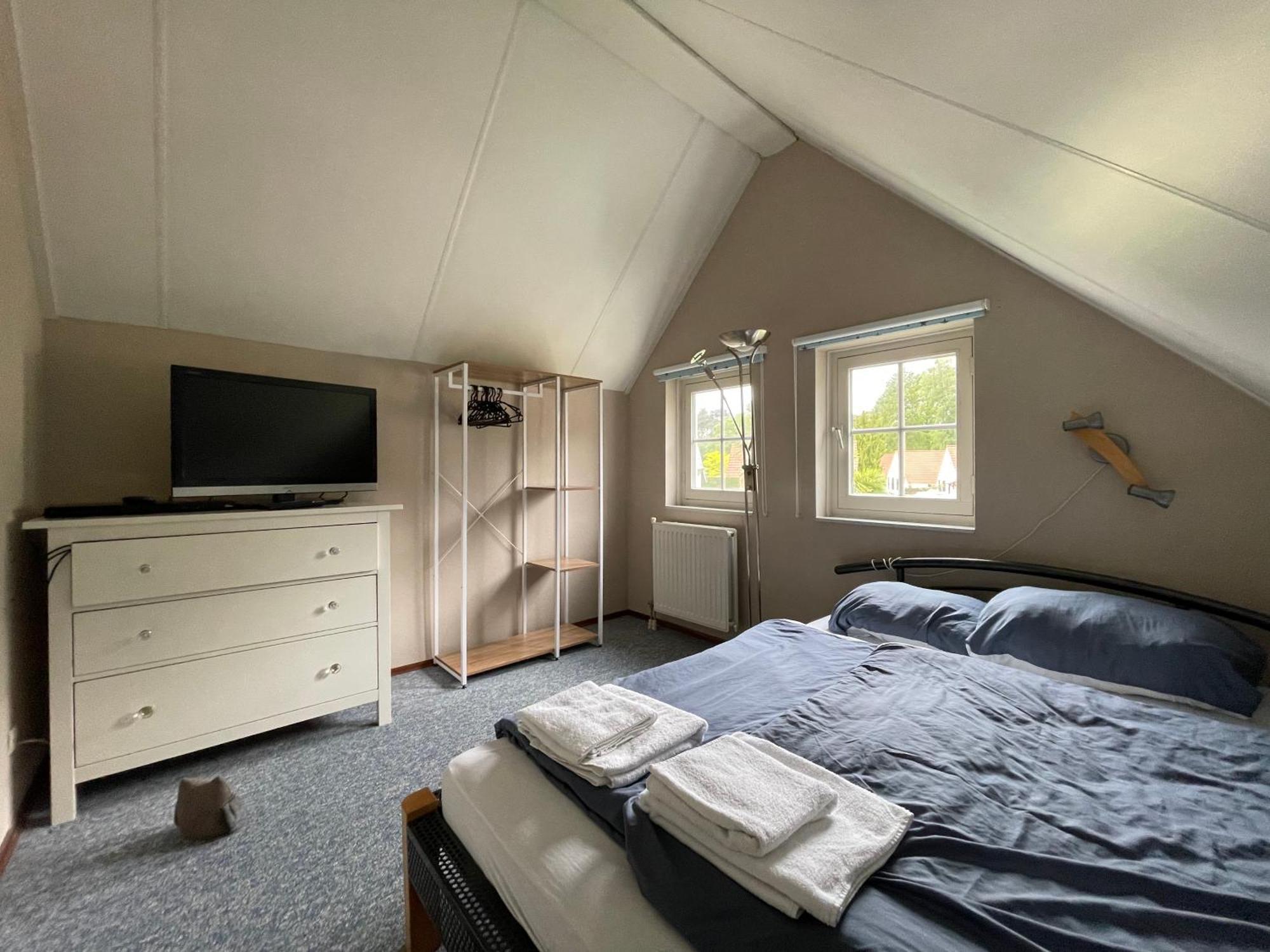 Freistehendes Ferienhaus Am See Naehe Roermond Heel エクステリア 写真